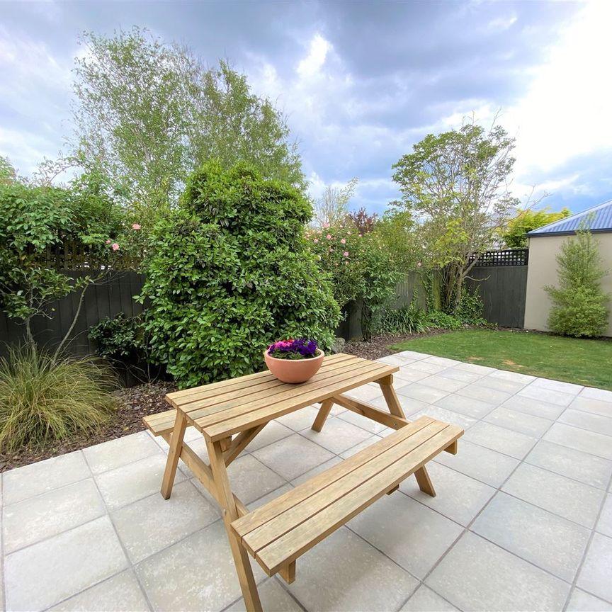 2/118 Bishop Street, St Albans, NZ 8052 - Photo 1
