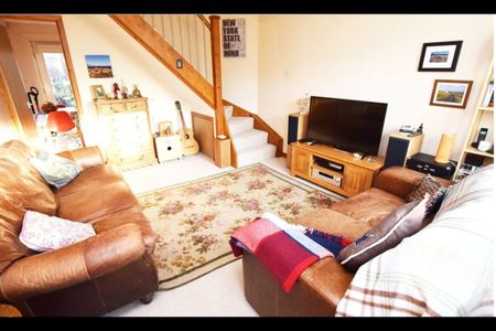 2 Bed Semi-Detached House, Grange Close, LS10 - Photo 2