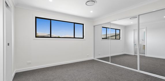 3/11 Griffiths Street Oak Flats - Photo 2