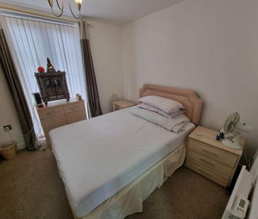 2 bedroom ground floor flat to rent - Photo 5