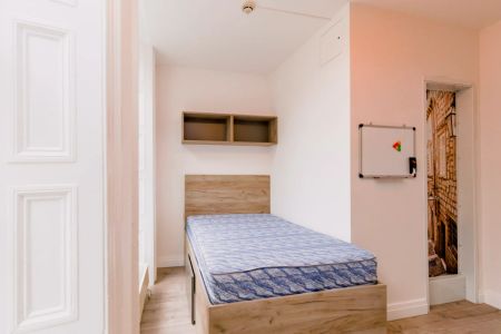 Flat 2-Bedroom A - Photo 3