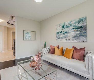 For Lease - 1 London Pride Drive, Richmond Hill, Ontario - Photo 3