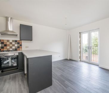 2 bed Apartment To Let - Photo 6