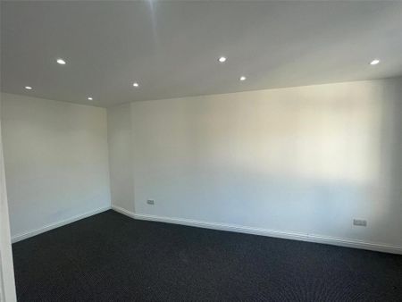 5 bedroom semi-detached house to rent - Photo 4