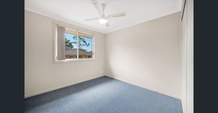 Stylish and Convenient Two-Storey Townhouse in Prime Location - Photo 2