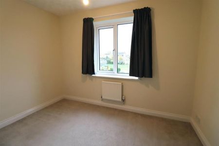 4 bedroom detached house to rent - Photo 2