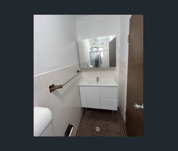 Specious Studio in a convenient street. - Photo 3