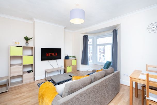 2 Bed Flat, Oxford Avenue, SO14 - Photo 1