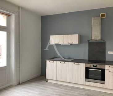 Location Appartement 2 pièces 52m² FONTENAY LE COMTE 85200 - Photo 3