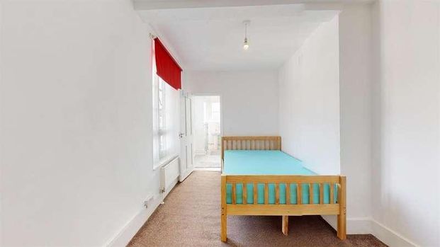 Flat, Derby Lodge, Britannia Street, London, WC1X - Photo 1