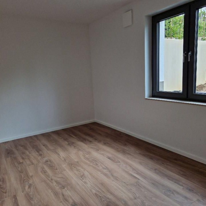 Terrassenwohnung mit Einbauküche (Neubau) - Foto 1