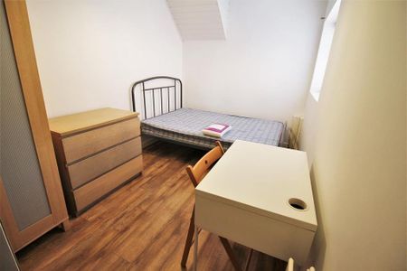 3 bedroom flat to rent - Photo 4