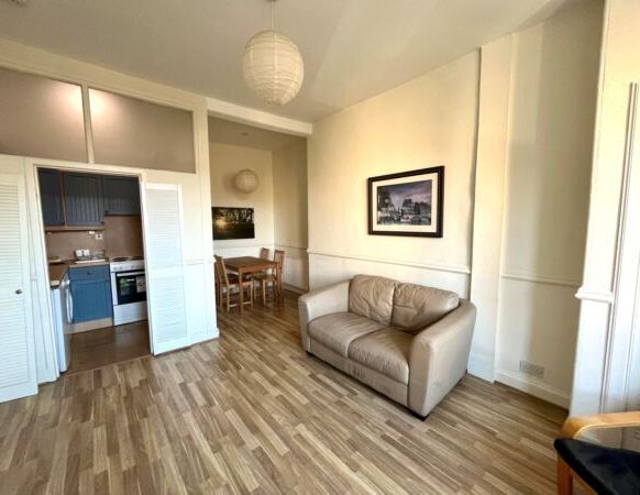 Easter Road - Photo 1