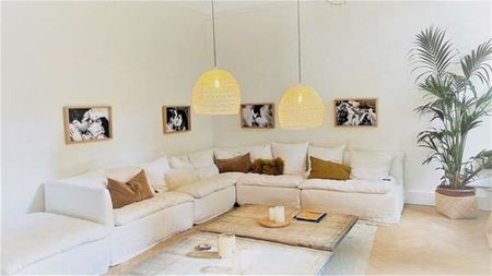 Au Coeur d’Anderlecht! Splendide appartement MEUBLE- 2 chambres avec belle TERRASSE - Photo 3