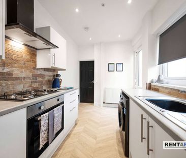 A Brilliantly Located and Beautifully Furnished Houseshare for Rent... - Photo 1