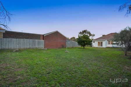 Charming Family Home in the Heart of 'Old Werribee' - Photo 3