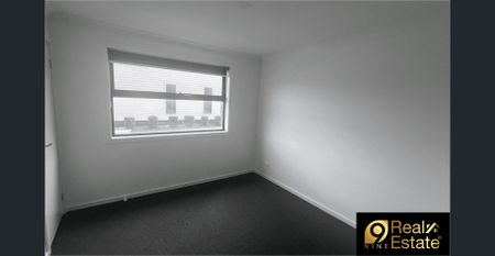 Convenience at Your Doorstep – Walk to Station & Shops! - Photo 5