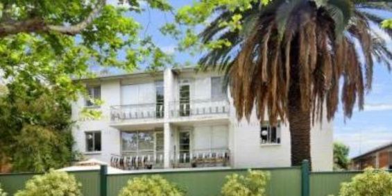 Location Location! - Photo 3