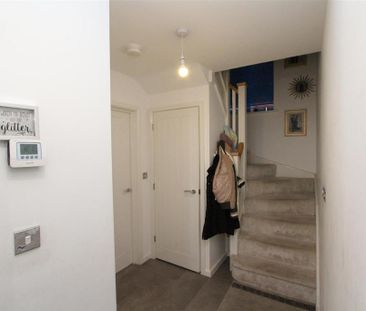 3 bedroom detached house to rent - Photo 2