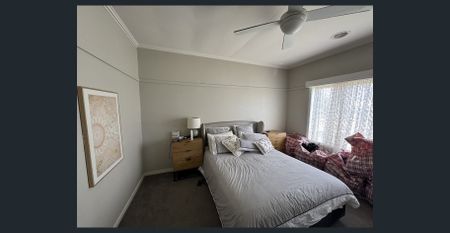 STYLISH THREE-BEDROOM HOME - Photo 4