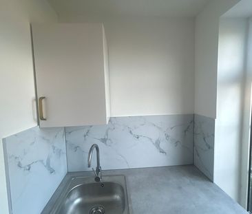 Studio Flat, Streatham High Road, SW16 - Photo 1