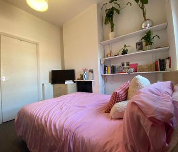 5 bedroom semi-detached house to rent - Photo 2