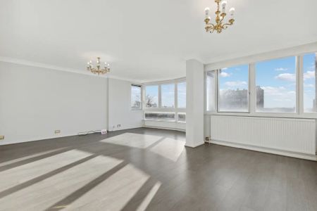 4 bedroom flat in Norfolk Crescent - Photo 4