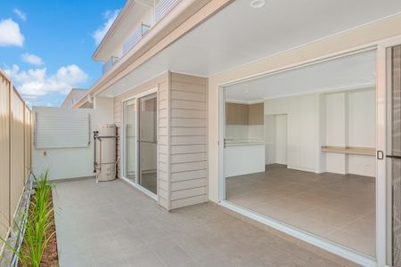 BRAND NEW TOWNHOUSE 7 MINUTES FROM THE BEACH - Photo 2