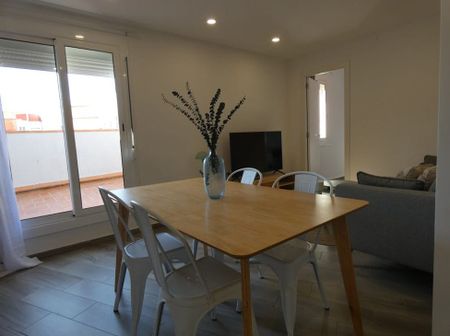 Carrer Vinaròs, L'Hospitalet de Llobregat, Catalonia 08906 - Photo 4