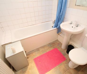4 bedroom end of terrace house to rent - Photo 4