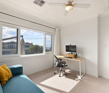 Penthouse-like triplex with awe-inspiring views *3 Month Lease Only* - Photo 4