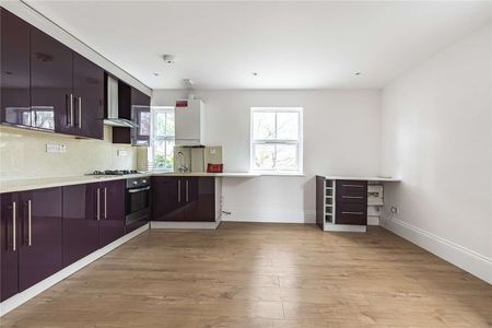 A first floor two bed apartment, set in a charming Victorian conversion. - Photo 3