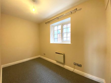 3 bed town house to rent in Friernhay Court, Exeter, EX4 - Photo 3