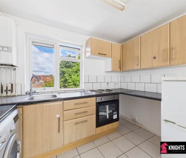 Price £950 pcm - Available Now - Unfurnished - Photo 5