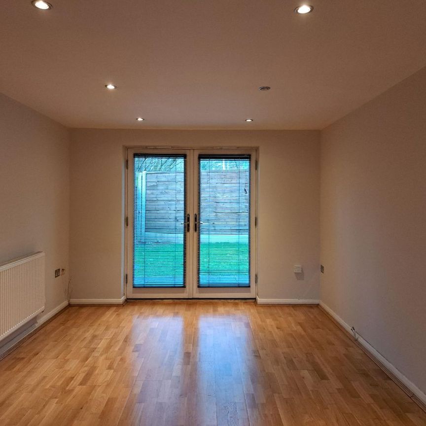 Tarvin Avenue, Heaton Chapel, Stockport, SK4 - Photo 1