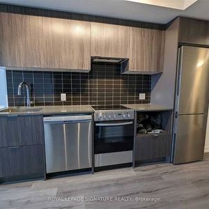 Bloor E/Sherbourne-Large 1Bdrm+Den 1Bath - Photo 2