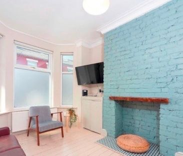 Room in a Shared House, Ruskin Avenue, M14 - Photo 1