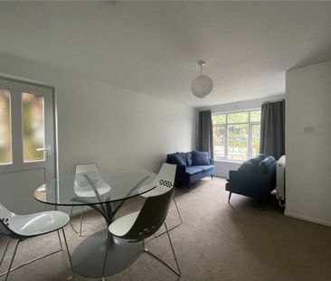 4 bedroom end of terrace house to rent - Photo 2