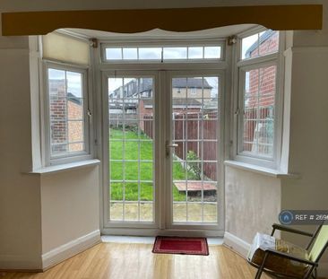 3 bedroom semi-detached house to rent - Photo 2