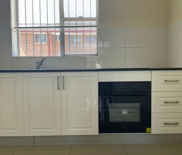 Renovated Ground Floor 2 Bedroom unit - Photo 3