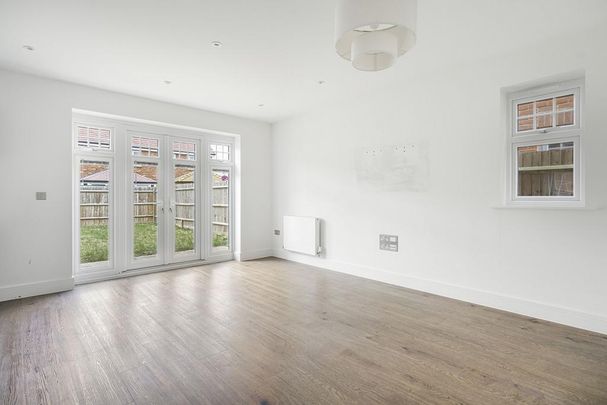 4 bedroom detached house to rent - Photo 1