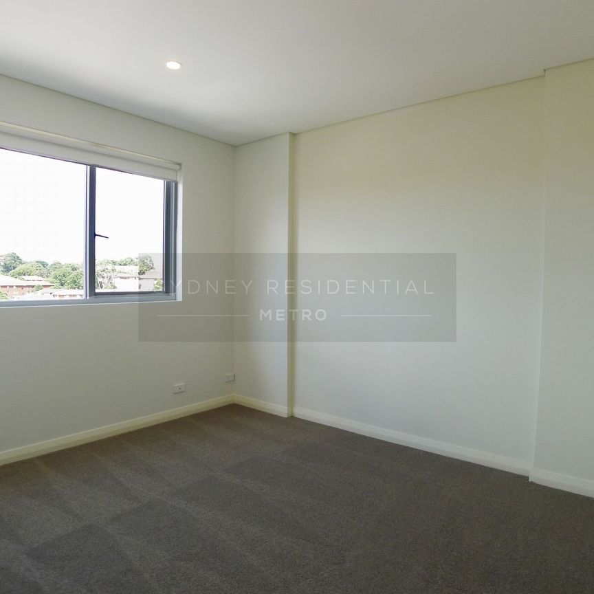 Modern 2 Bedroom Apartment in Convenient Location - Photo 1