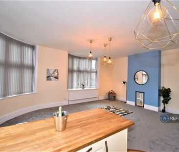 2 bedroom penthouse to rent - Photo 1