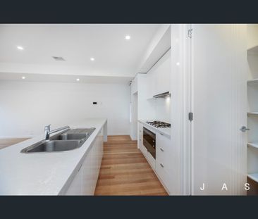 53 Alexander St, Seddon, Vic 3011 - Photo 3