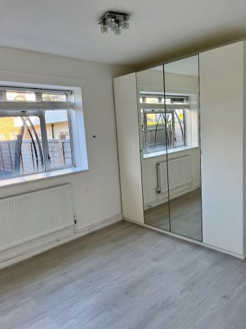 2 Bed Flat, Shacklewell Road, N16 - Photo 3