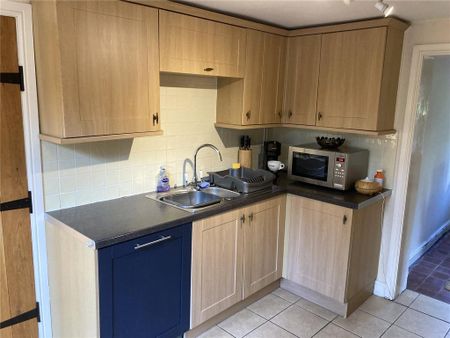 3 bedroom semi-detached house to rent - Photo 4