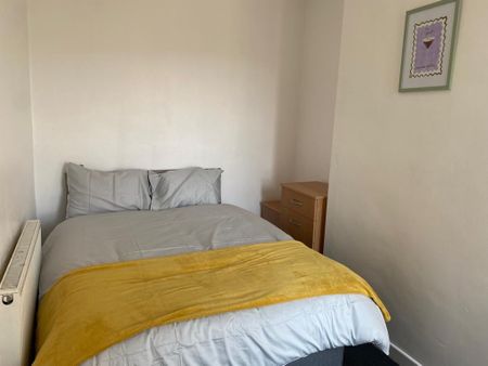 Room in a Shared House, Ash Grove, L15 - Photo 2