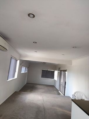 3 bedroom with double lounge - open setting - Photo 1