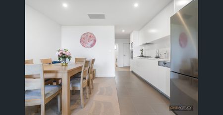 STUNNING APARTMENT IN A GREAT LOCATION - Photo 3