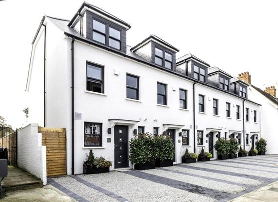 4 bedroom terraced house to rent - Photo 1